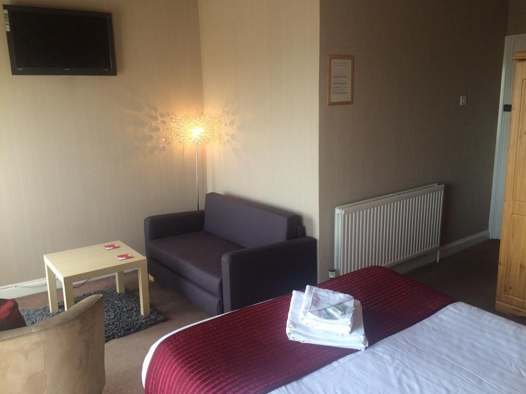 Marina Court Hotel Weymouth Room photo