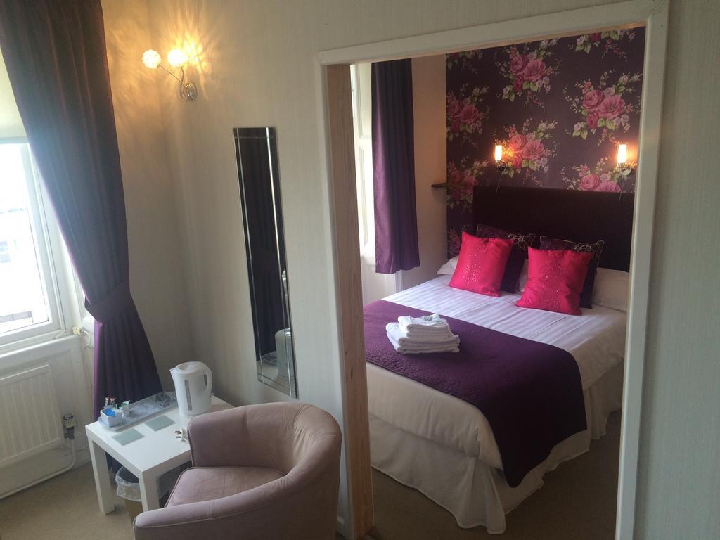 Marina Court Hotel Weymouth Room photo