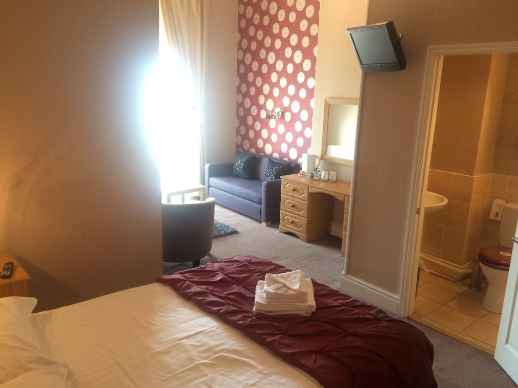 Marina Court Hotel Weymouth Room photo